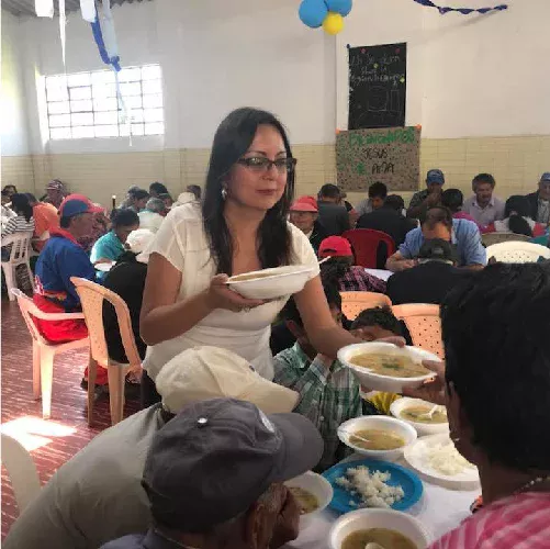 Almuerzo en el Hogar de Paso Niño Jesus